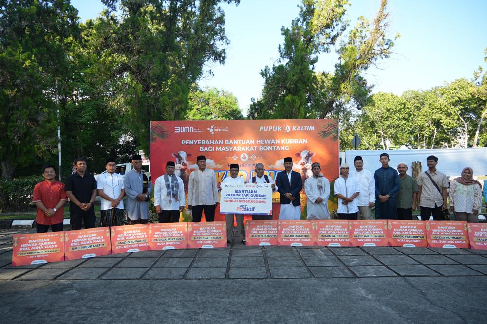 Pupuk Kaltim Salurkan Bantuan Kesehatan dan Hewan Kurban Bernilai Rp 1,3 Miliar