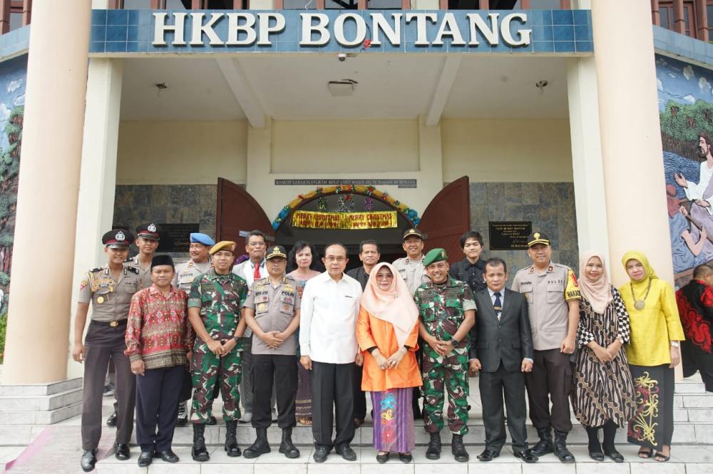 Wali Kota Neni Tinjau Perayaan Natal di Sejumlah Gereja 