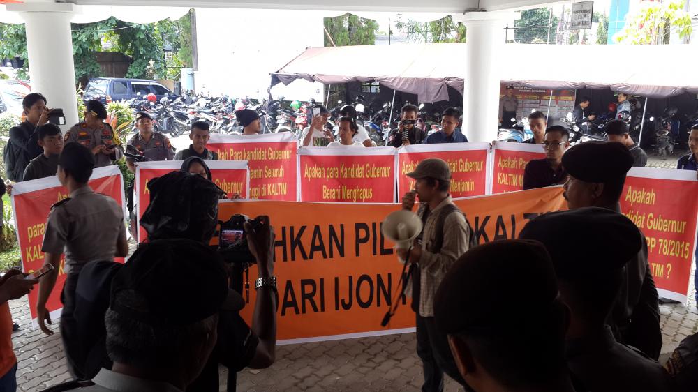 Jatam Demo di Kantor KPU Kaltim, Usulkan Materi Debat Kandidat Pilgub