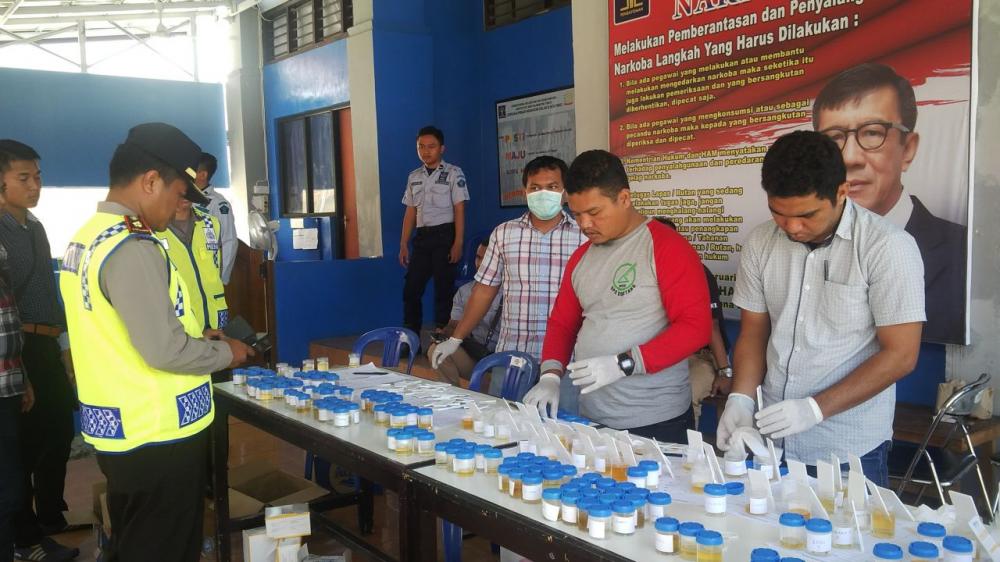 467 PENGHUNI LAPAS BONTANG DI RAZIA DAN MENGIKUTI TES URIN