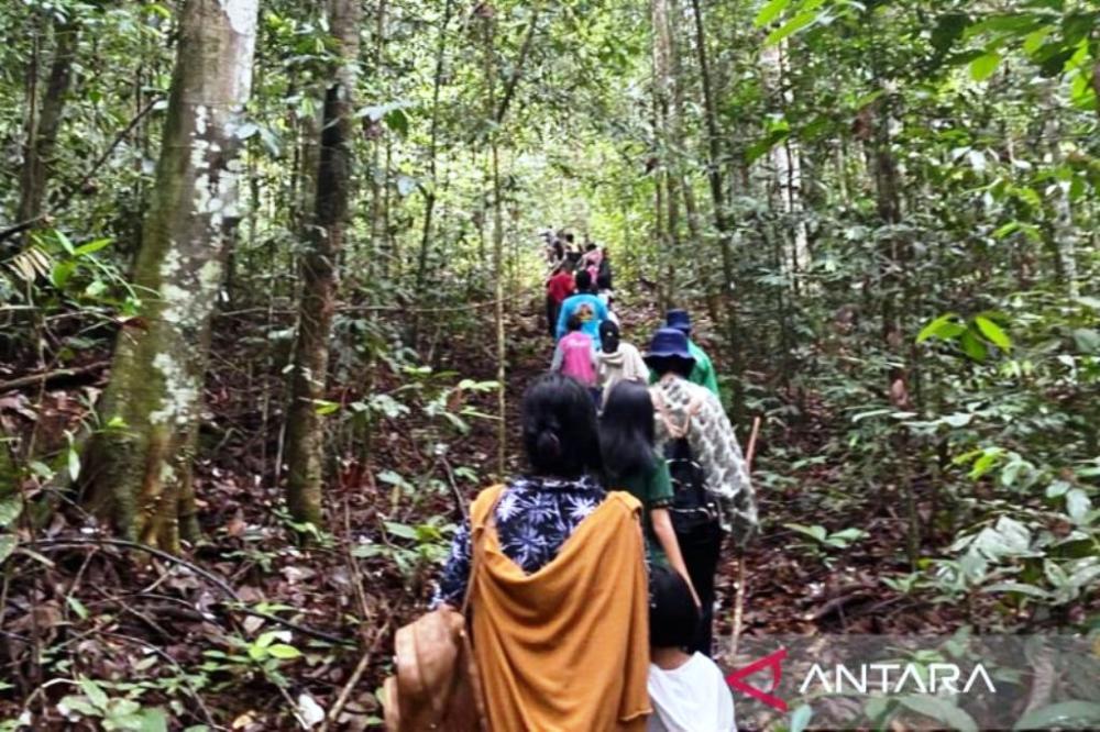 Kaltim Bertekad Kendalikan Karhutla lewat Kearifan Lokal