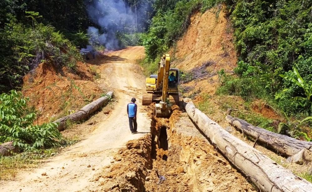 Keterbatasan Anggaran dan Medan Berat Bayangi Pembangunan Jalan Mahakam Ulu