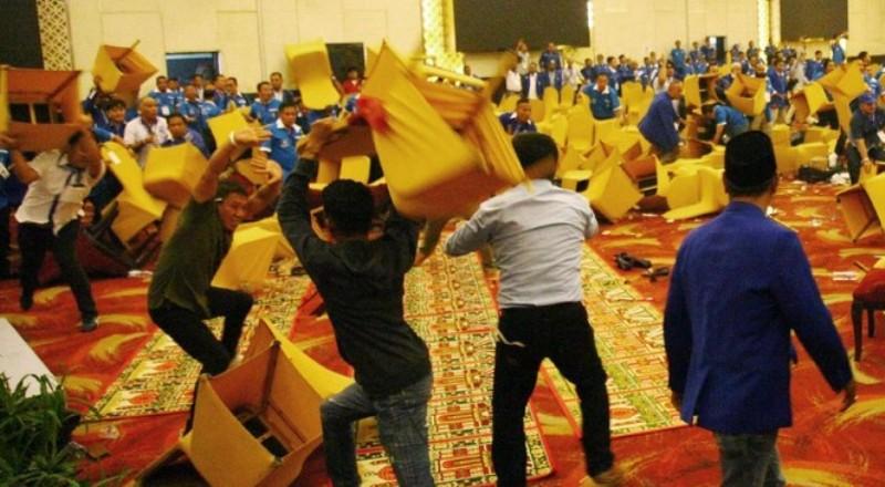 Rusuh, Kongres V PAN Diwarnai Aksi Saling Lempar Kursi
