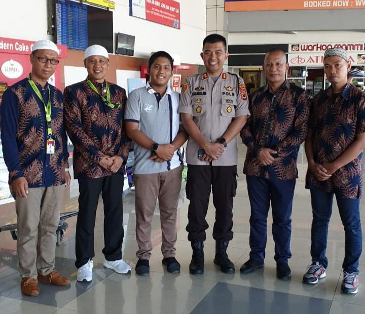 Jemaah Umrah Mahabbul Karim Disambangi Kapolres Pelabuhan Makassar