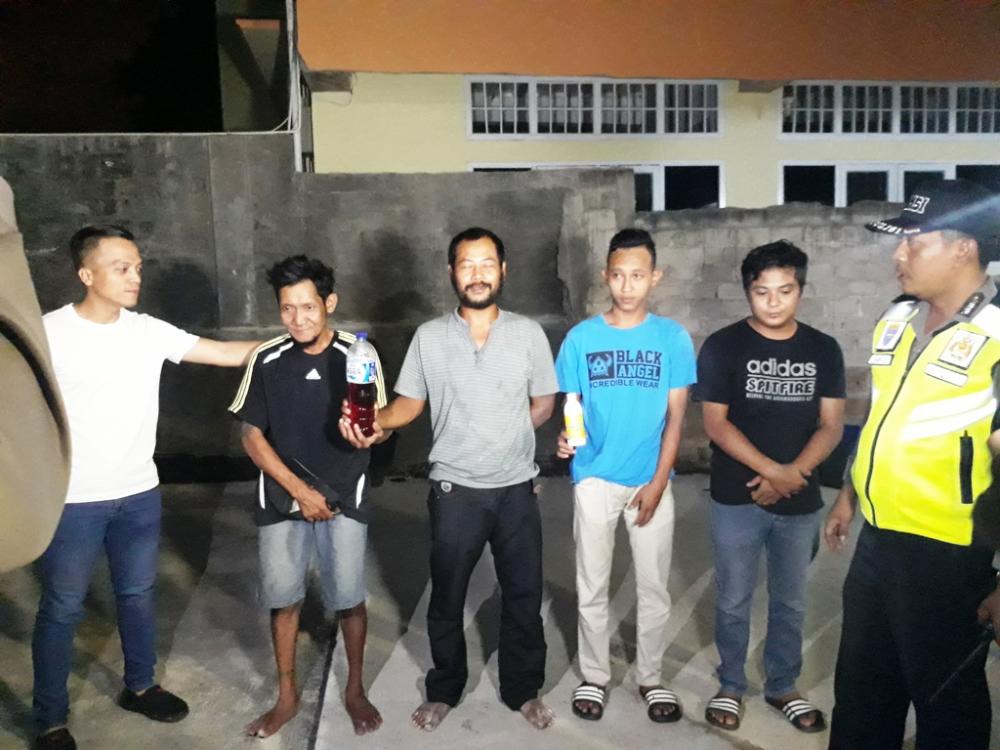 Dikira Nyabu Ternyata Pesta Oplosan, Empat Pria di Berbas Tengah Kejar-kejaran dengan Polisi