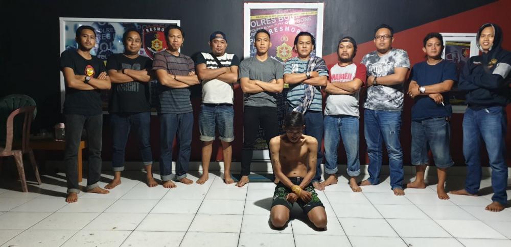 Gasak Dompet, Maling HP Spesialis Dasbor Motor di Bone Ketangkap 