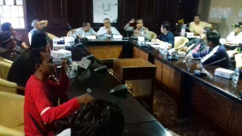 Ratusan Pemilik Konter Pulsa di Samarinda Geruduk DPRD Kaltim