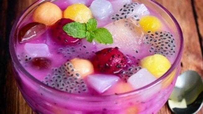 Minum Es Saat Berbuka: Segar, tapi Apa Dampaknya?