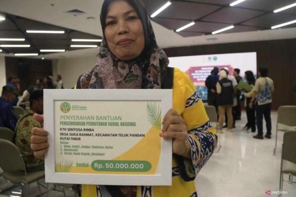 883 Hektare Hutan Dibagi ke Warga Kaltim, Ratusan Keluarga Dapat Akses Kelola 