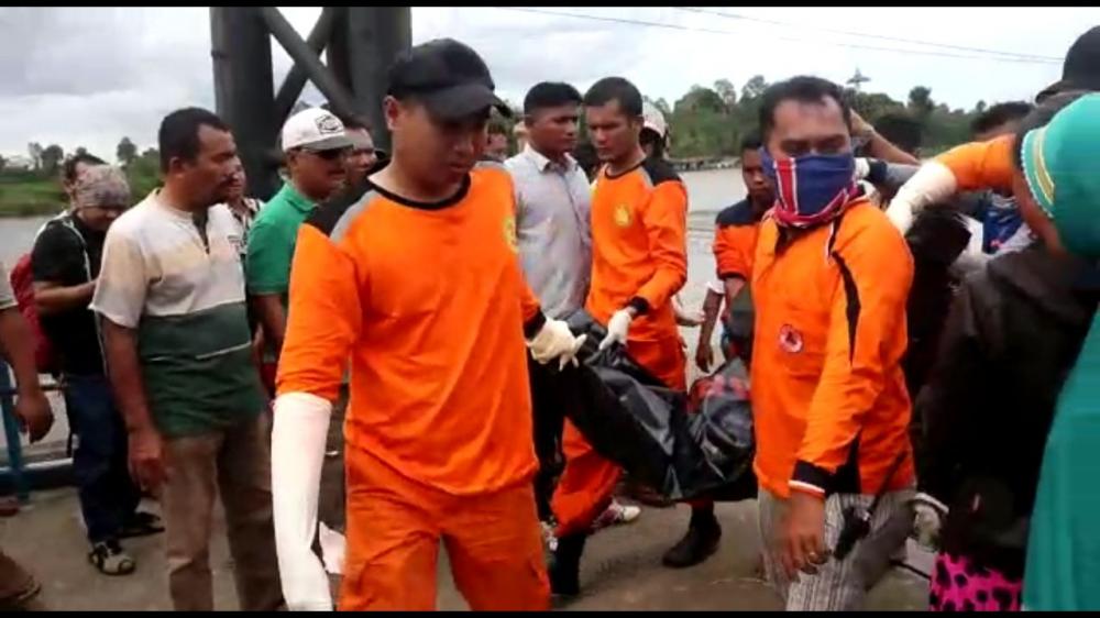 Dua Bocah SD yang Hanyut di Sungai Melak Ditemukan Tak Bernyawa    