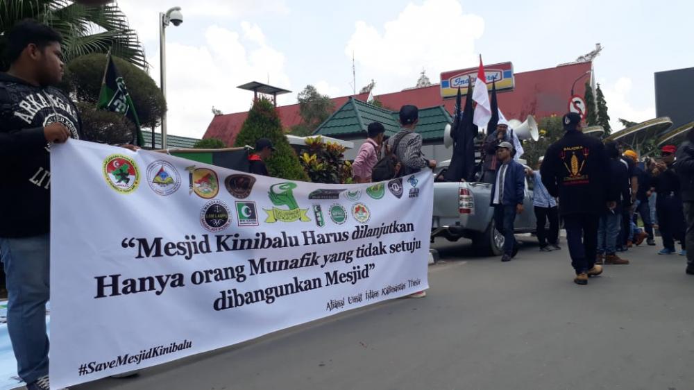 Warga Pro Pembangunan Masjid di Lapangan Kinibalu Samarinda Gelar Aksi Demo