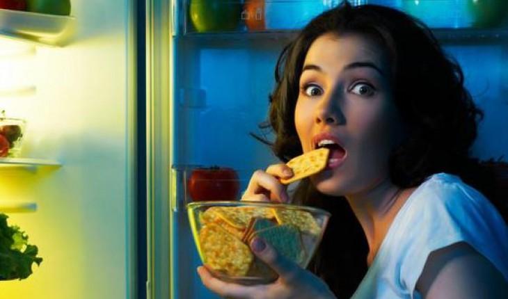 Kebiasaan Makan Larut Malam Bisa Picu Penyakit Berbahaya Ini