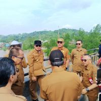 Setelah Viral di Media Sosial, Gubernur Kaltim Turun Tangan ke Jembatan Mahulu
