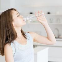Minuman Diet vs Air Putih, Mana Lebih Efektif Turunkan Berat Badan?