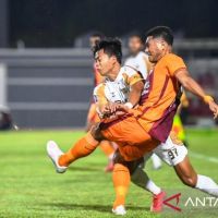 Lumat Dewa United, Borneo FC Puncaki Klasemen