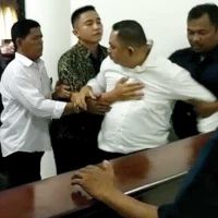 WUIHH..!! Pria Ini Mengaku Diancam Pistol oleh Ketua DPRD Balikpapan